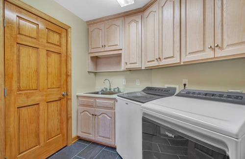 Moneta House | The Inner Banks - Lakefront chalet with 180-degree lake views, dock & beach