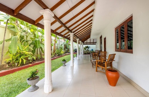 Mount Lavinia House | The Islands Breeze Villa 3 bedroom Apartment