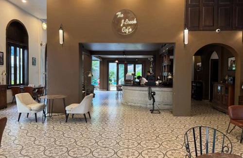 Kampot Hotel | The J Break Boutique