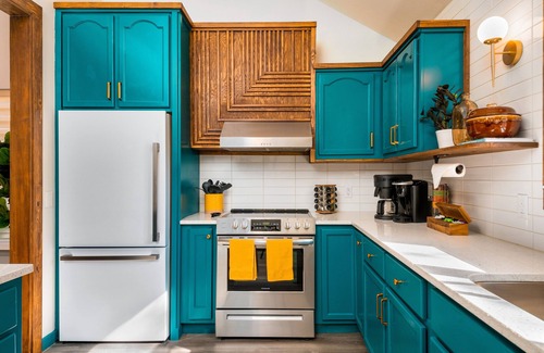 St. Elmo Improvement League House | The Jade | Stunning, On Walking Path w Hot tub & Pool