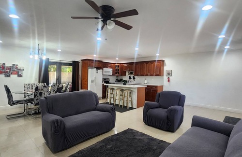 Miami Gardens House | The Jazzy Escape 6 minutes to Hard Rock Stadium