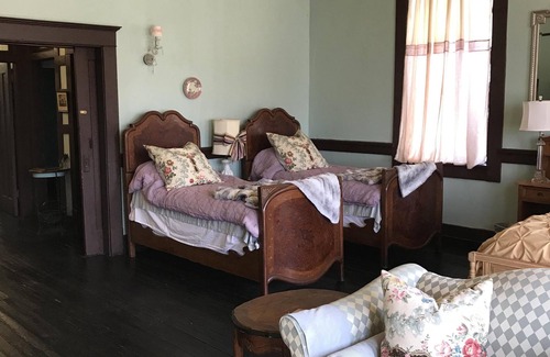 Comanche Bed & Breakfast | The Jean-Marie Suites