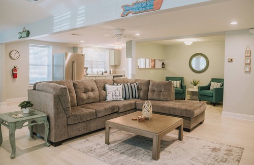 Ocean Springs House | The Jeff - perfect location in Ocean Springs. Walk to downtown! Near the beach!