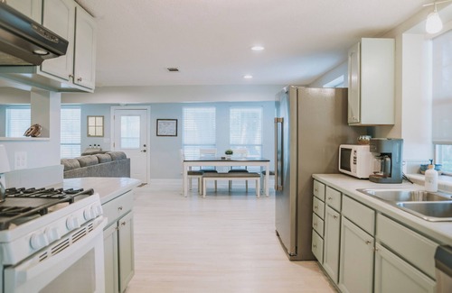 Ocean Springs House | The Jeff - perfect location in Ocean Springs. Walk to downtown! Near the beach!