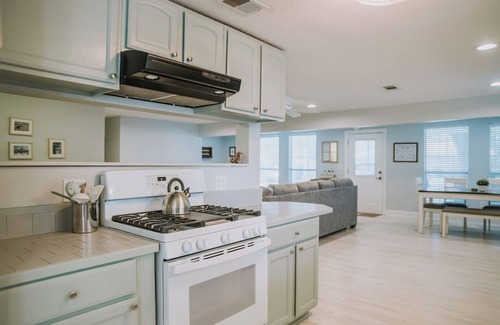 Ocean Springs House | The Jeff - perfect location in Ocean Springs. Walk to downtown! Near the beach!
