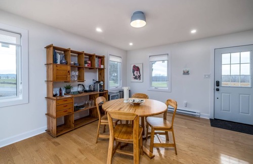 Corbyville House | The Jones House | 4 Person Hotel-Style