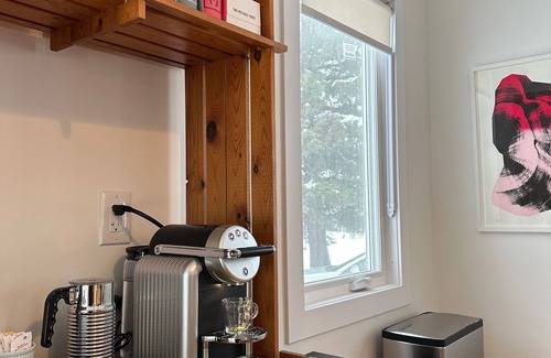 Corbyville House | The Jones House | 4 Person Hotel-Style