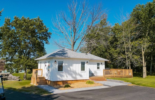Corbyville House | The Jones House | 4 Person Hotel-Style