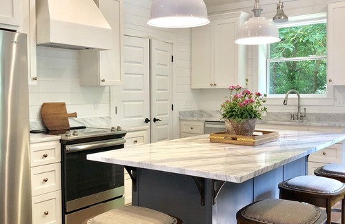 Oxford House | The Josephine House-South Lamar Historic District-Walk to Sq - 2 King Beds, 2 Ba