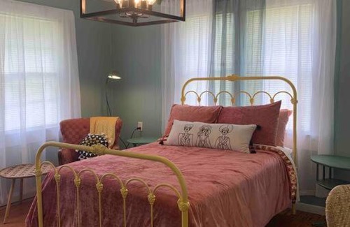 Brookhaven Apartment | The Jungalow