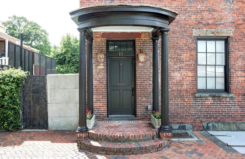 Historic District - North House | The Jungle House | 1850's Home Near Bay Street