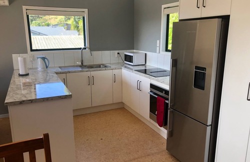 Kawhia House | The Kakariki Cottage - Experience all that Aotea has to offer