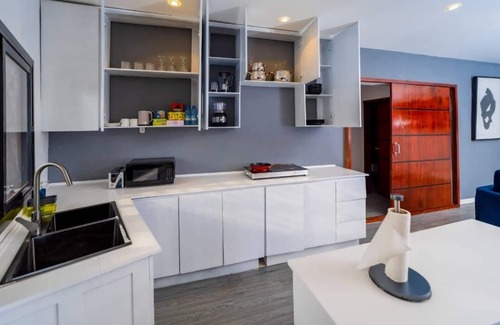Yaounde House | The Kamp: 2 Apts w/Lounge, Bathtub, AC, WiFi, Smart TV, Laundry & 24/7 Security