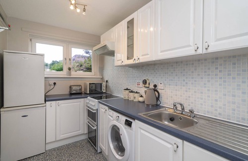 North West Cottage | The Kelvin: Peaceful West End River View Property