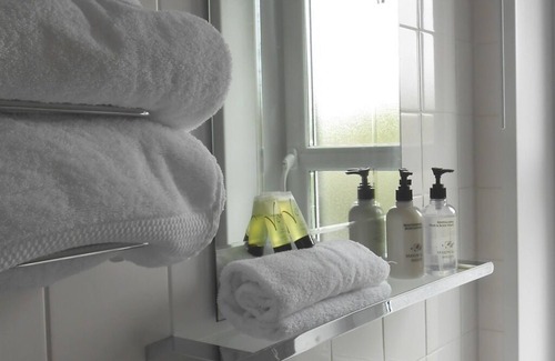 Saint John's Town of Dalry Bed & Breakfast | The Kenbridge Hotel