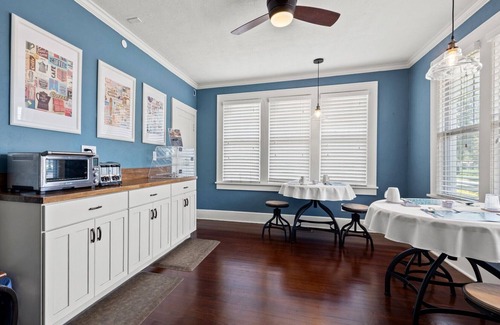 Historic Kenwood Bed & Breakfast | The Kenwood Gables Boutique Bed & Breakfast