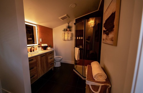 Ironton Apartment | The King Suite at Pickle & Perk