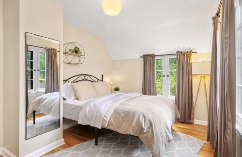 Cleveland House | The Knocking Bird- Mins to CLE Clinic