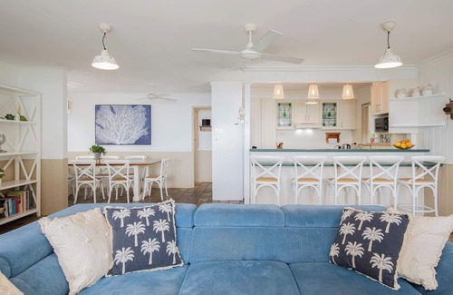 Tuggerawong House | The Lake Haus Spacious Waterfront Escape with Pool
