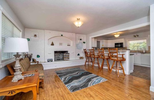 Salina House | The Lake House At Hudson