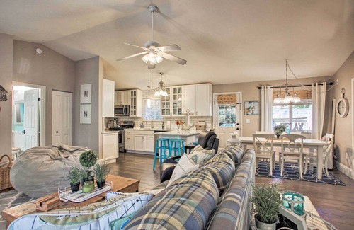 Rathdrum House | The Lake House in Rathdrum w/Beach & Fire Pit