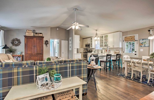 Rathdrum House | The Lake House in Rathdrum w/Beach & Fire Pit