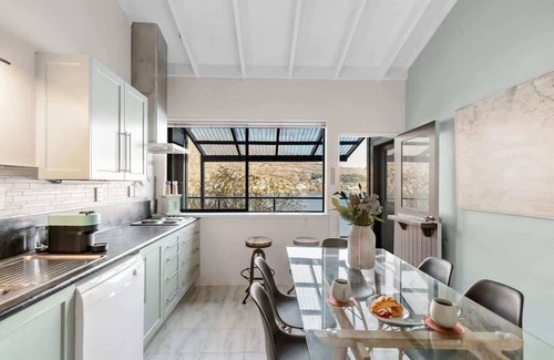 Frankton House | The Lake House Summar