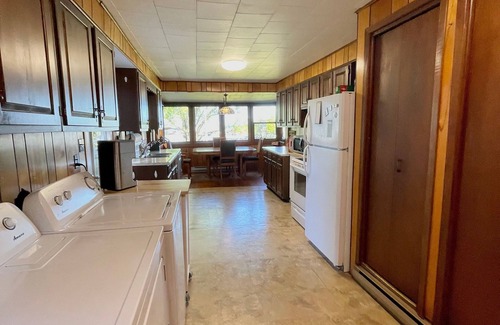 Port Elgin Cottage | "The Lake House" With Spectacular Views! Steps to Beach!