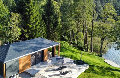 Inturkes seniunija Villa | The Lake - Waterfront Villas Retreat