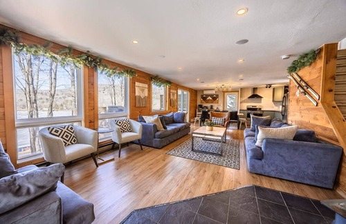 Hunter Cabin | THE LAKEFRONT CHALET - SKI, RIDE, GOLF, BIKE, HIKE