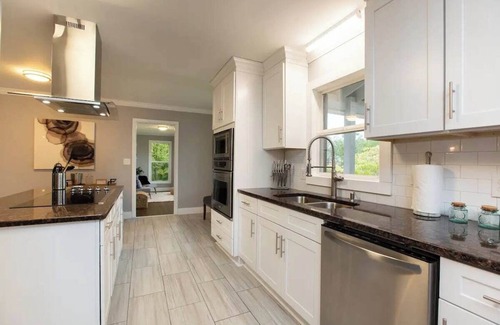Douglasville Villa | The Lakehouse - 7BR Villa, 5 Acres, Group Retreat
