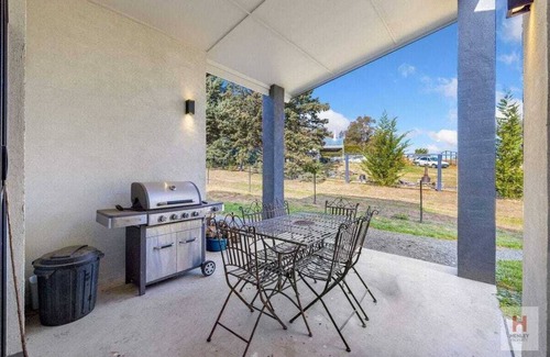 Kalkite House | The Lakehouse - On the shores of Lake Jindabyne in the Snowy Mountainsnn