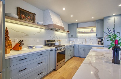 Kelseyville House | The Lakehouse. Spectacular Lake & Moutain Views, Pool, private marina & dock.