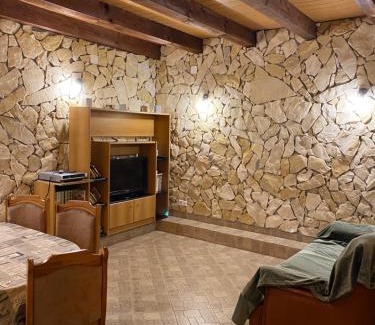 Taut House | The LakeHouse Tauț