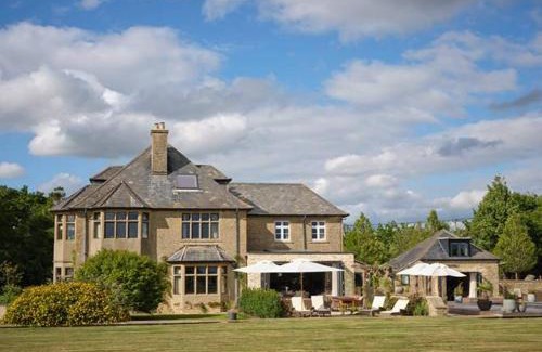 Lechlade Apartment | The Lakes By YOO