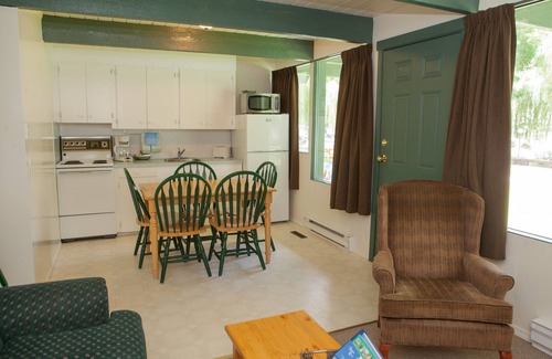 Okanagan-Similkameen Cabin | The Lakeside Resort