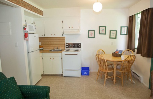Okanagan-Similkameen Cabin | The Lakeside Resort