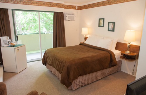 Okanagan-Similkameen Cabin | The Lakeside Resort