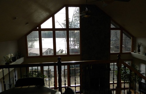 Southmont House | The Lakeview House - access to pier/dock, fire pit and lake access