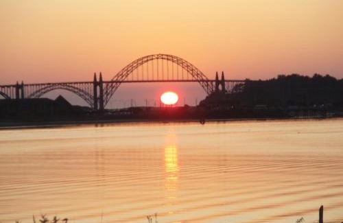 Historic Bayfront Hotel | The Landing at Newport Condominium Hotel