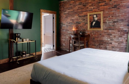Madison Hotel | The Lanier Suite 204 at The Chandler Hotel