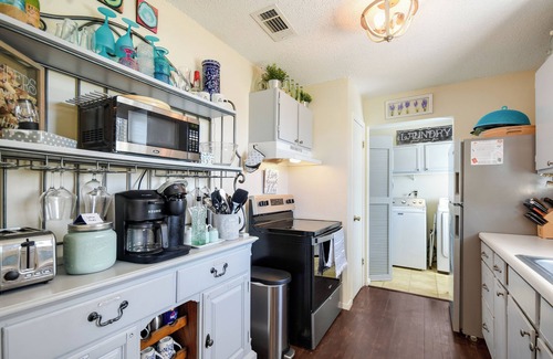 Lago Vista House | The Lazy Lakehouse - All LVPOA Amenities Available - Pool/Fitness/Lake Access