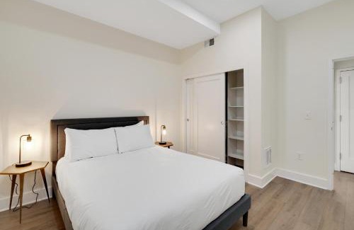 Center City East Apartment | The Ledger Residences by Sosuite - Old City