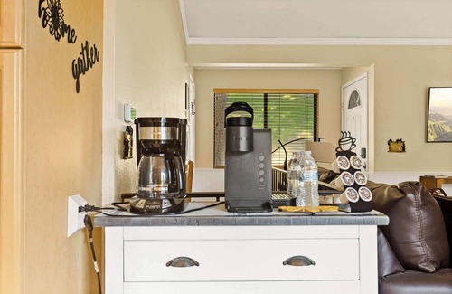 Arrowhead Villas House | The LeeHive | Near Lake Arrowhead Village