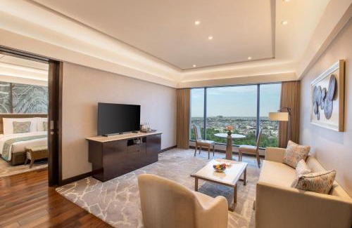 Delhi Hotel | The Leela Ambience Convention Hotel Delhi