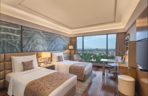 Delhi Hotel | The Leela Ambience Convention Hotel Delhi