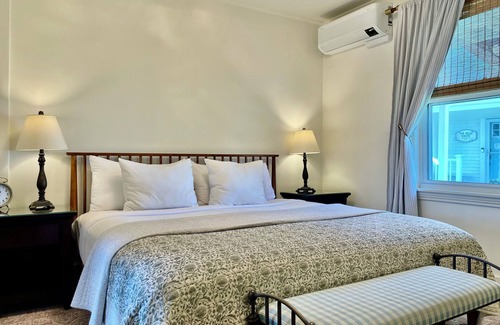 Boothbay Harbor Hotel | The legendary Admirals Suite! Boothbay Harbor 2-Room King Suite w/Bedroom and study