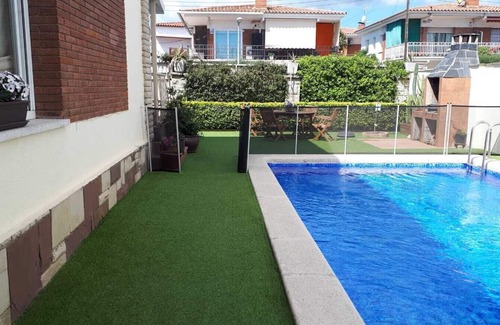 Premia de Dalt Ski Chalet | "The Lemon Tree Home" Villa with private pool and garden in Premià de Dalt