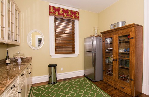 Meyersdale Bed & Breakfast | The Levi Deal Mansion Bed & Breakfast