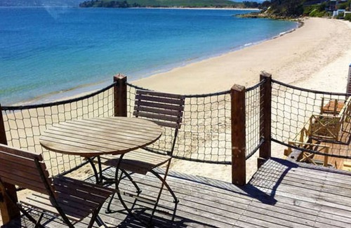Opossum Bay House | The Lighthouse on the Beach